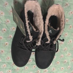 Kamik ankle boots with liner